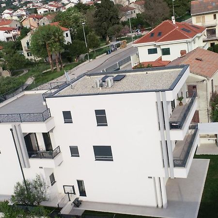 Apartmani Le-Lu Kaštela Extérieur photo
