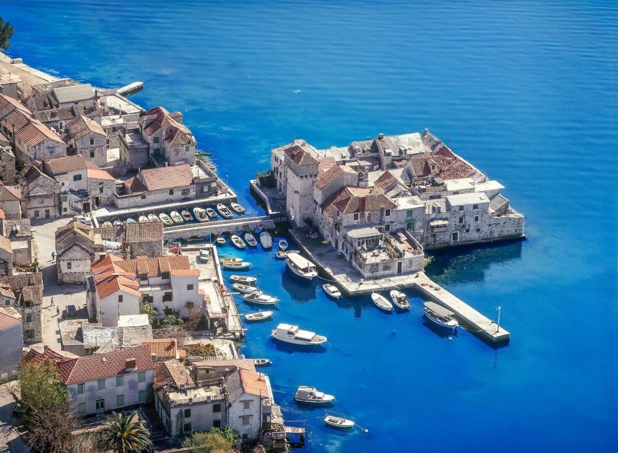 Apartmani Le-Lu Kaštela Extérieur photo