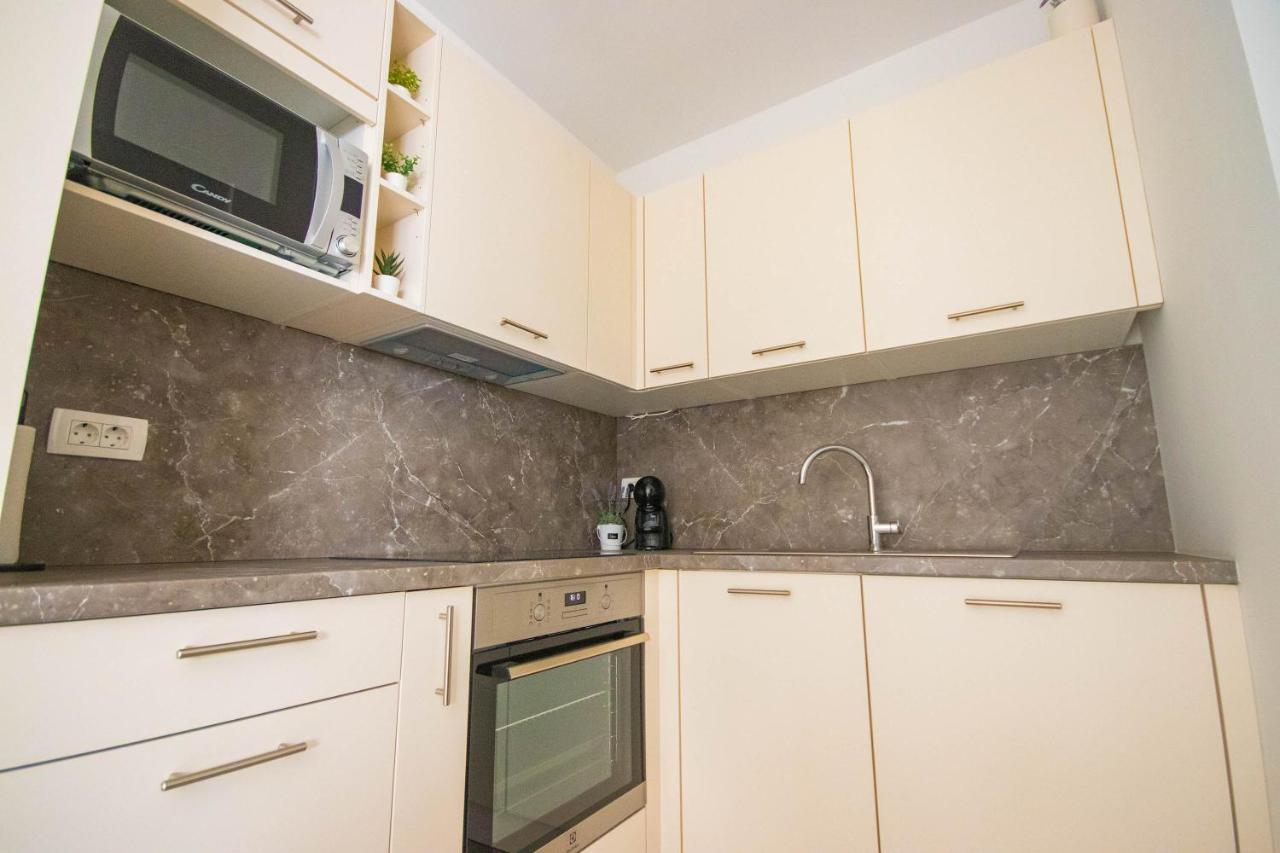 Apartmani Le-Lu Kaštela Extérieur photo