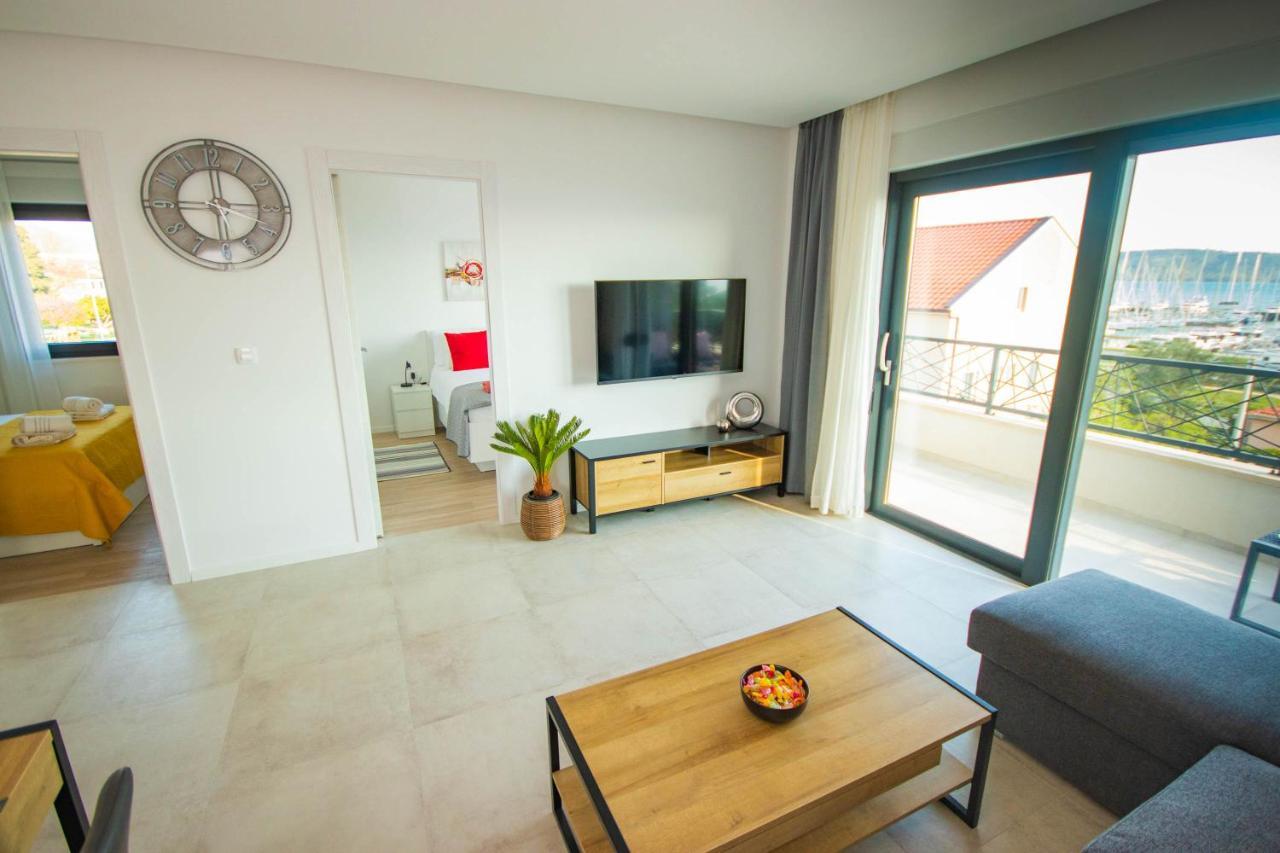 Apartmani Le-Lu Kaštela Extérieur photo