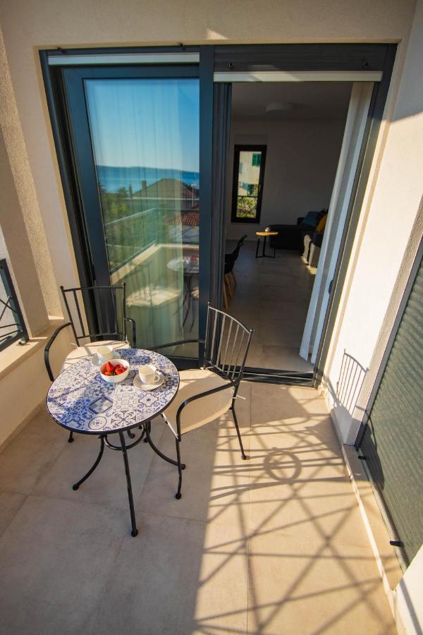 Apartmani Le-Lu Kaštela Extérieur photo